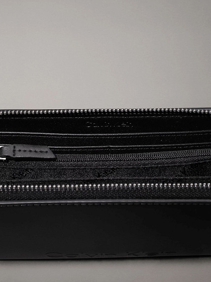 CALVIN KLEIN Sieviešu naudas maks, EMBOSSED LOGO ZIP LG WALLET